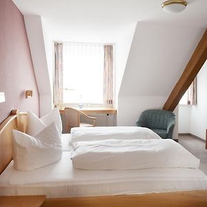 Zimmer mit Kingsize-Bett